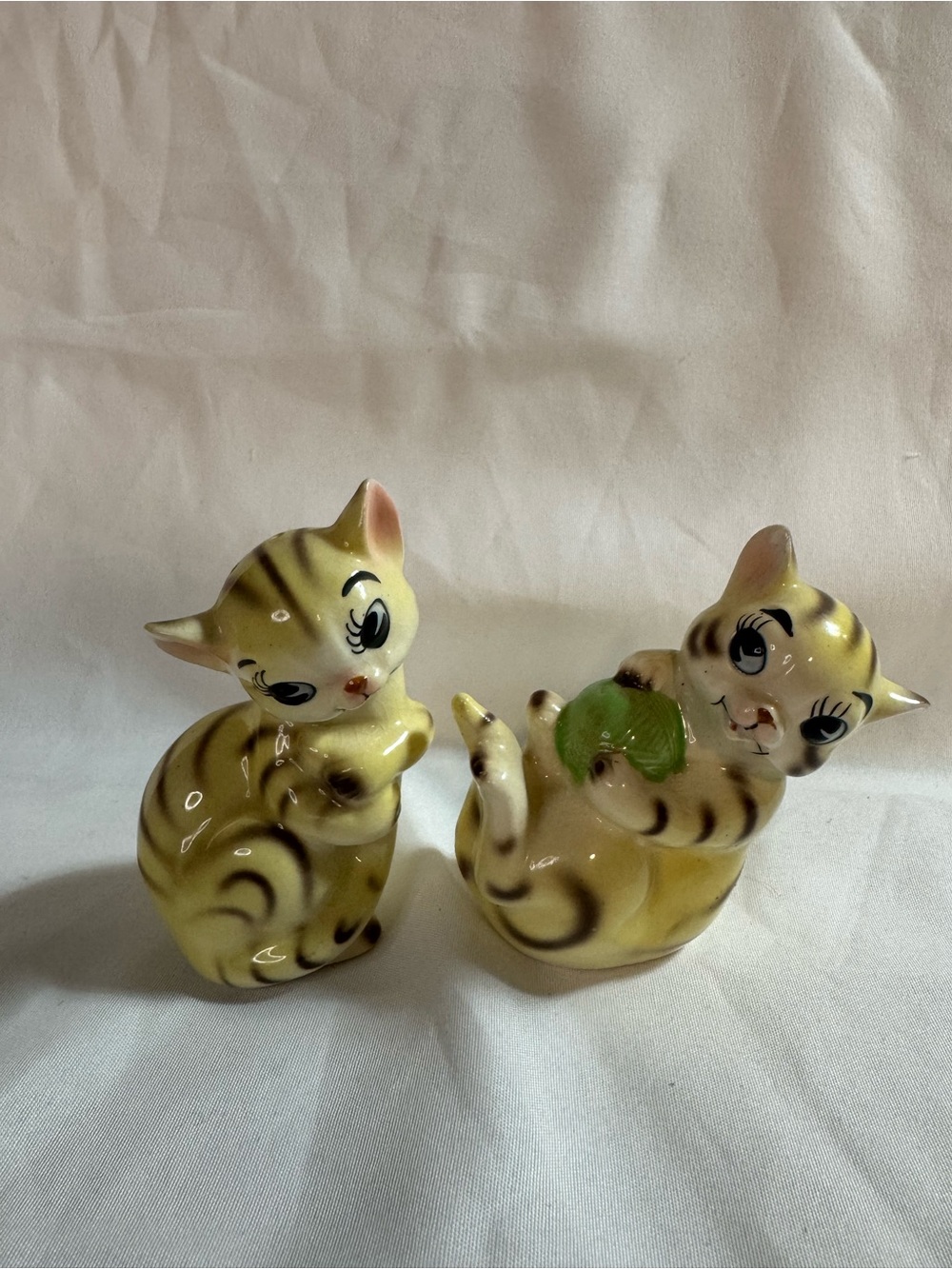 Vintage Japan Anthropomorphic Tabby Kitten Salt Pepper Shakers Yarn Ball Pair